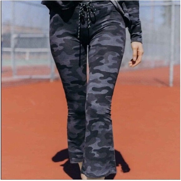 Sundry Womens Kick Flare Cropped Pant Size 2 Medium Camo *missing drawstring - Picture 6 of 12